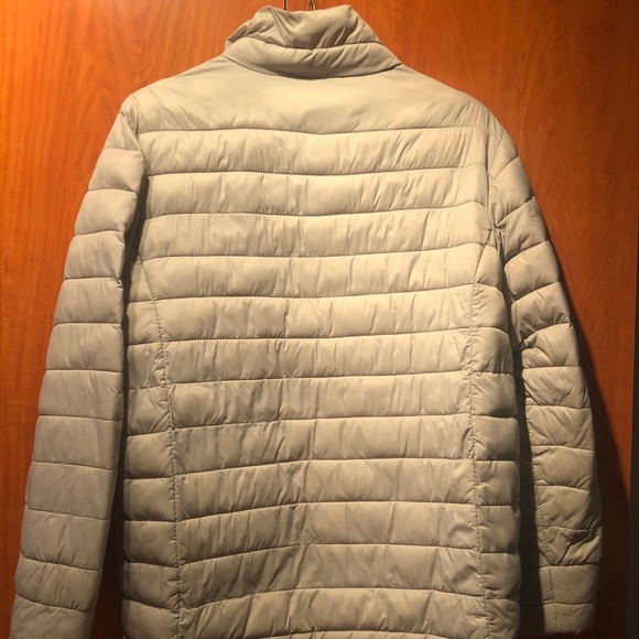 Nice light puffer jacket for spring or fall. - Picture 2 of 3